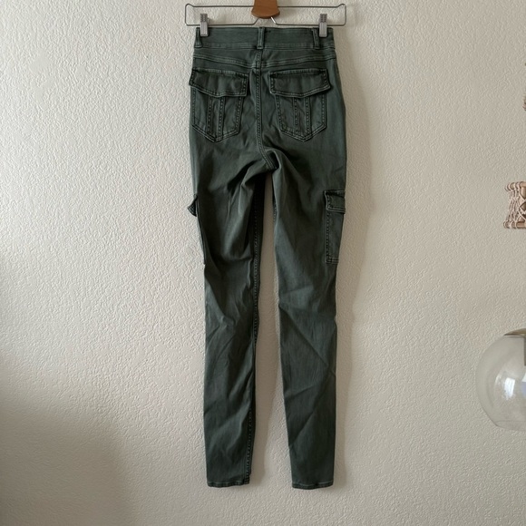 NWT Spanx Stretch Twill Ankle Cargo Pant in Soft Sage Size Small - Picture 8 of 8